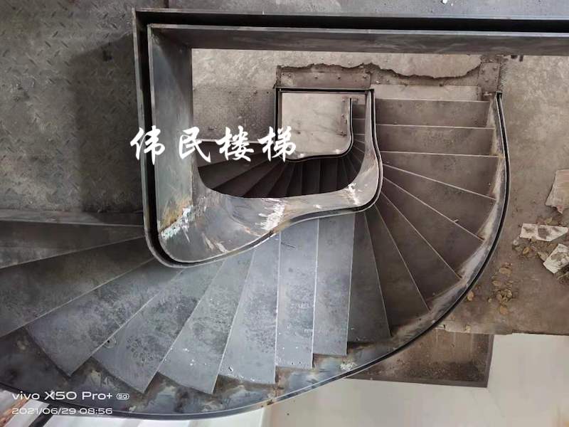 杭州新华园异形玻璃槽旋转楼梯工程