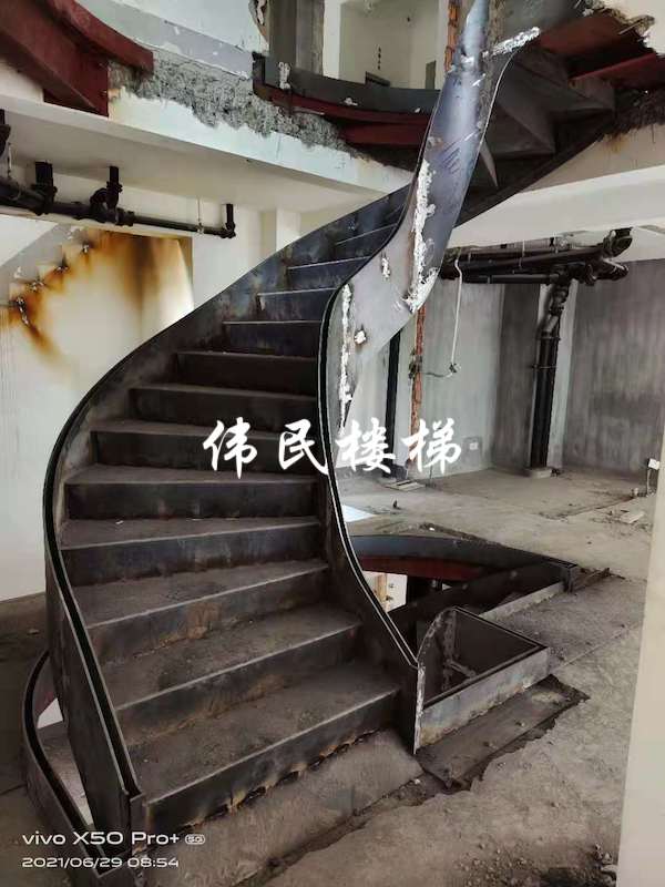 杭州新华园异形玻璃槽旋转楼梯工程
