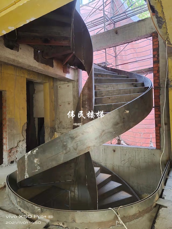 旋转钢架楼梯见过三层的吗？