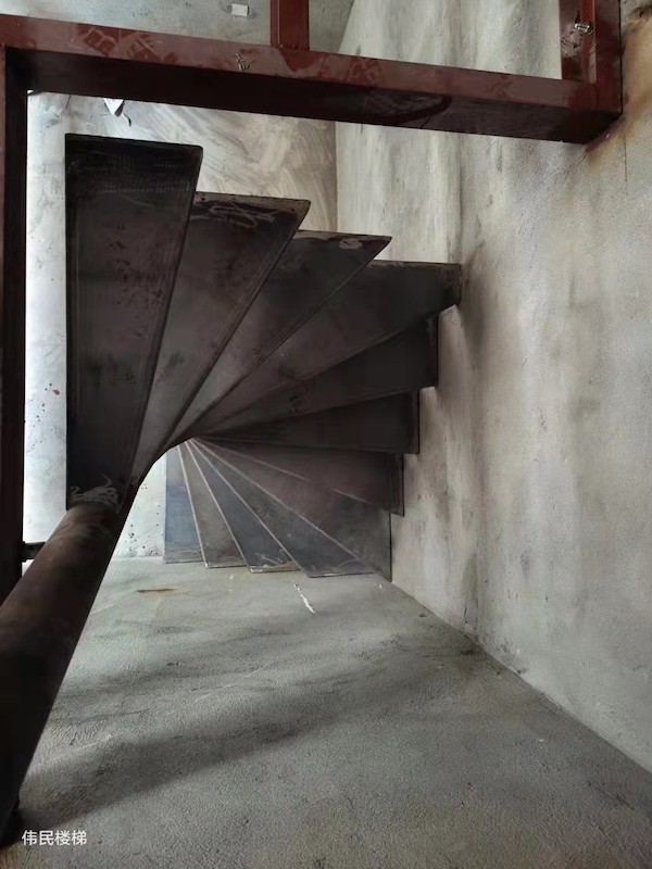 斜柱钢板旋转楼梯 