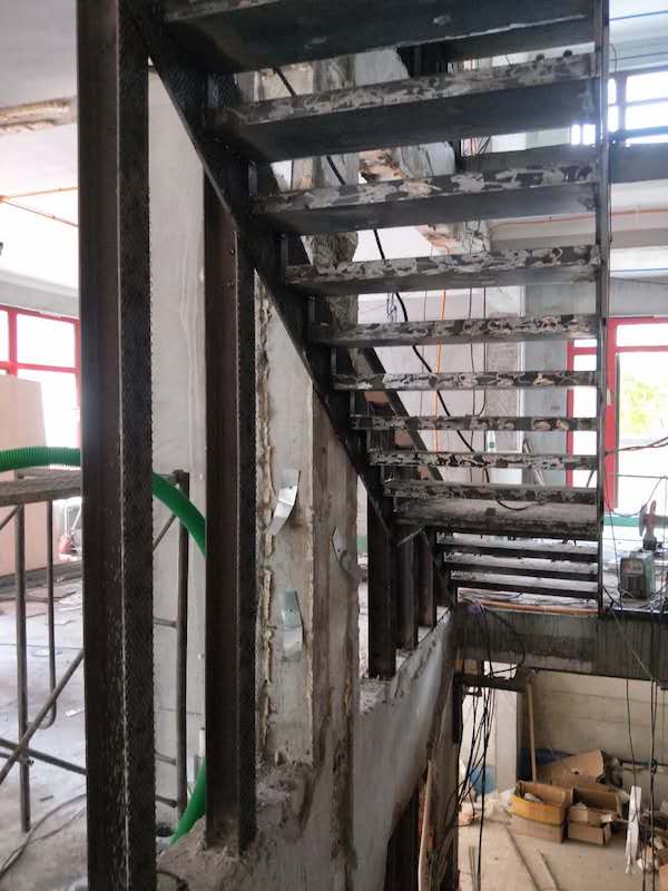 杭州悬浮楼梯在大华西溪施工处理