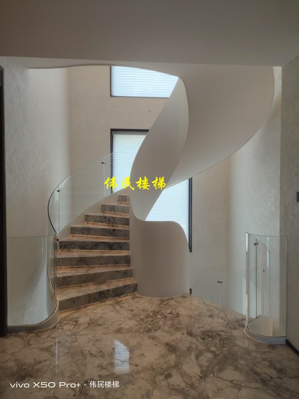 杭州钢板楼梯工厂用金属美学重塑别墅格调