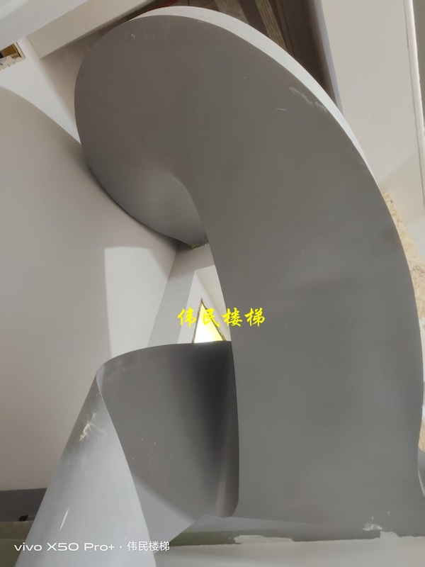 钢板旋转楼梯定制常见问题，伟民楼梯给你分析解答