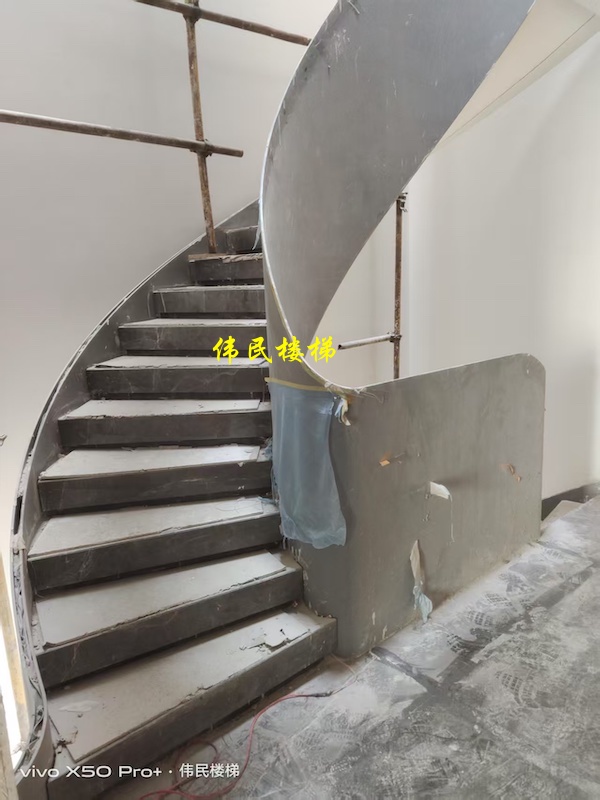 钢板旋转楼梯定制常见问题，伟民楼梯给你分析解答